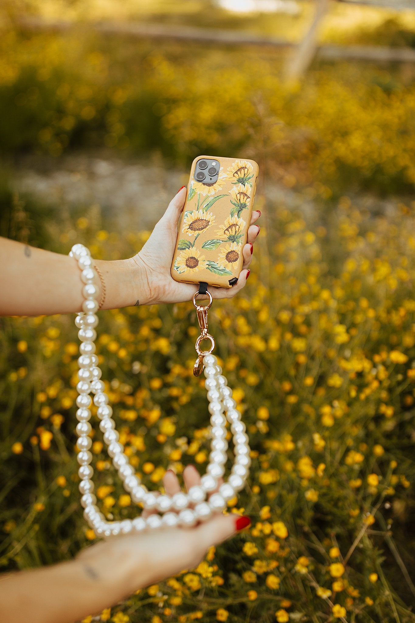 Sadie Phone Chain - Round Pearl