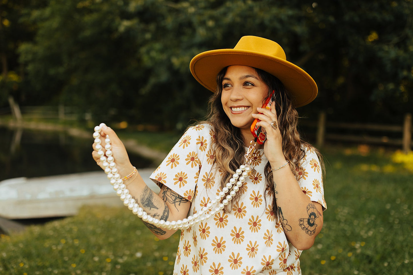 Sadie Phone Chain - Round Pearl