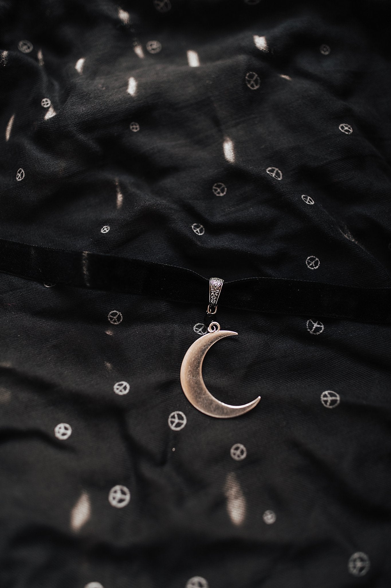 Moon Choker