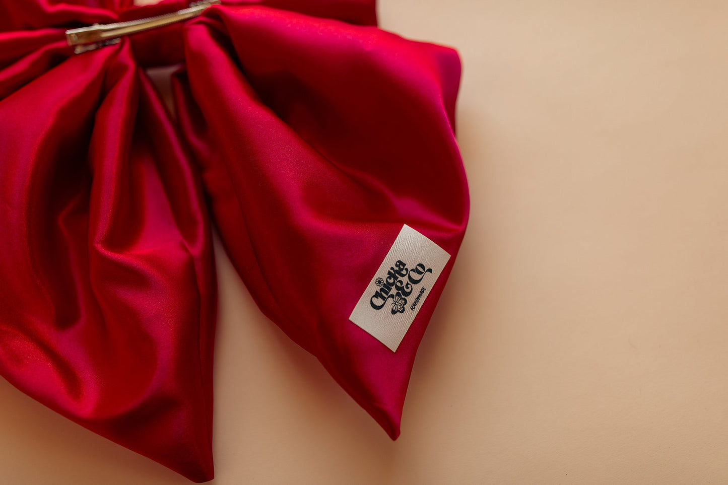 Chicka Bow XL Red Silk