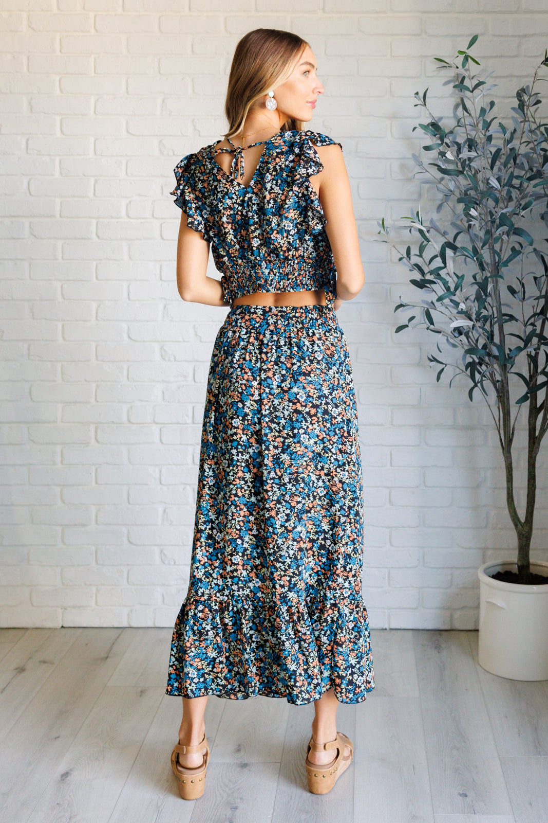 Flutter of Florals V-Neck Crop and Skirt Set S-PLUS