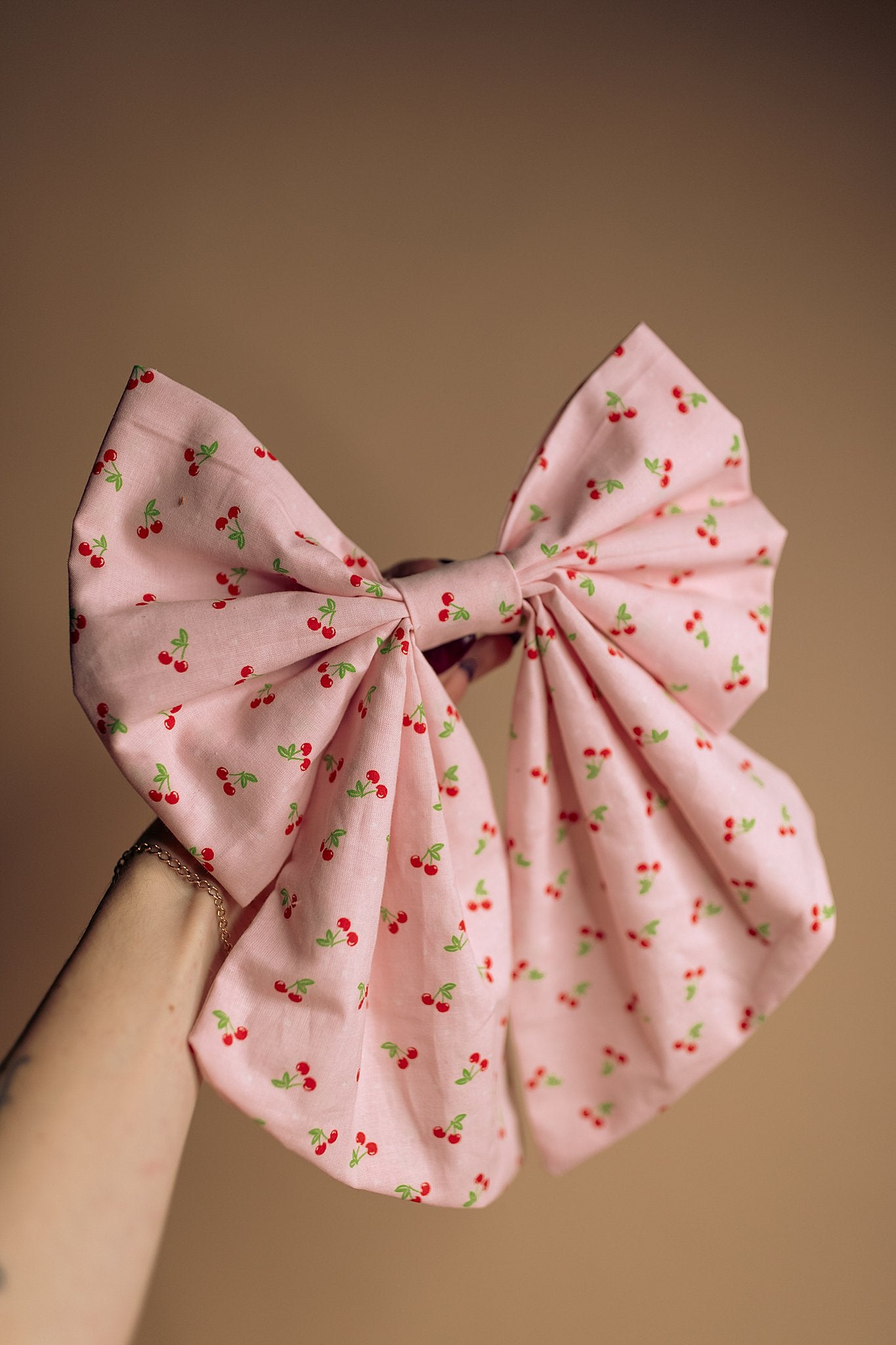 Chicka Bow XL Cherry Girl